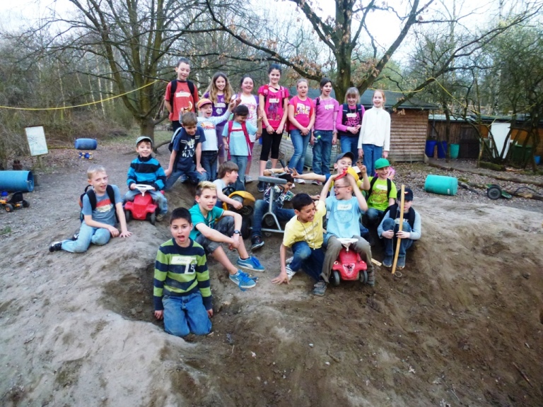 23 glückliche Kinder bei den „Dreieichhörnchen“