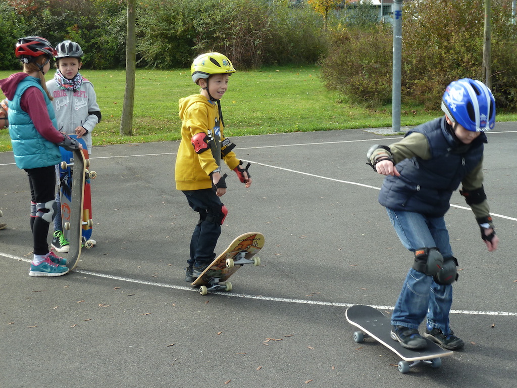 Anfängerkurs „Skateboardfahren“ Herbstferienangebot in Kooperation von VHS und Kinder- & Jugendförderung